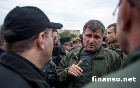 Арсен Аваков обратился к Порошенко с просьбой демобилизовать срочников