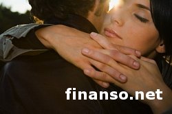 С болезнями и стрессами помогают бороться объятия, - ученые     