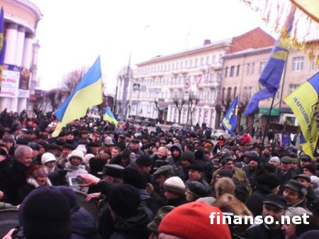 При штурме Винницкой ОГА пострадало 14 человек