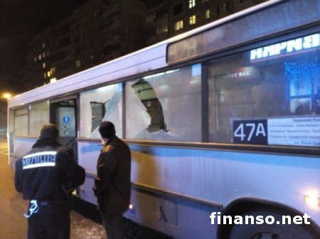 Во Львове неизвестные из оружия обстреляли пассажирский автобус, - последствия