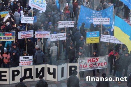 Под Верховной Радой собрался "финансовый Майдан"