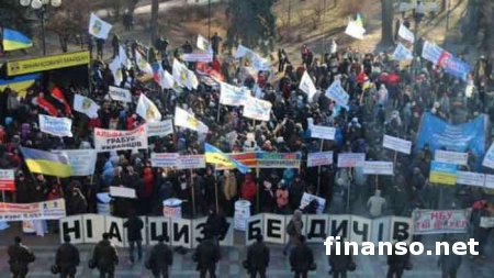 "Финансовый майдан" под Радой: между протестующими и правоохранителями произошла драка