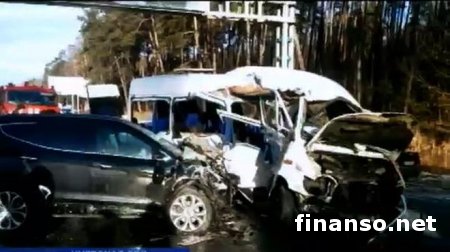 В пригороде Киева гололед стал причиной ДТП. Есть жертвы и пострадавшие  