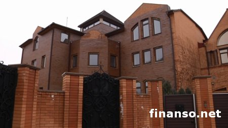 Элитный дом Януковича был оформлен на нового владельца