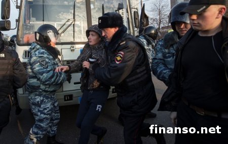 За прослушивание гимна Украины в авто в Москве были задержаны 4 человека