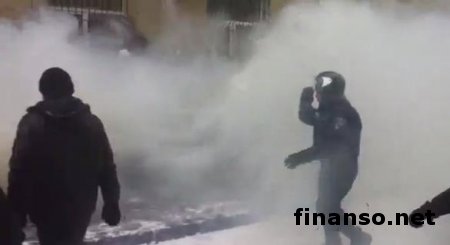 Под горсоветом в Харькове начались столкновения