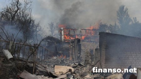 Боевики из артиллерии обстреляли жителей Луганска, есть раненые