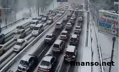 С утра Киев парализовали 10-балльные пробки