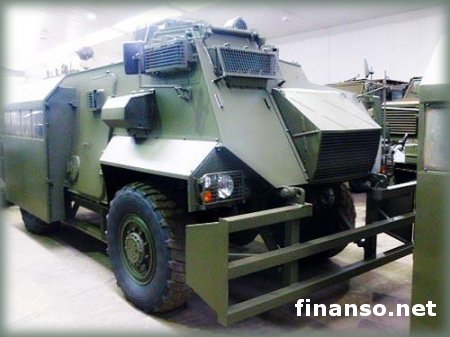 Для ВСУ в Одессу из Великобритании прибыла первая партия бронеавтомобилей Saxon