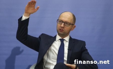 Яценюк рассказал, сколько в 2015-м будет стоить доллар США