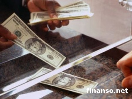 На межбанке доллар активно продолжает расти