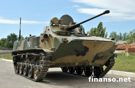 На Донетчине трое пешеходов попали под колеса БМД, погиб ребенок