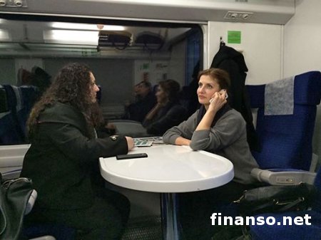 Жена президента Украины ездит по регионам страны на поезде «Интерсити+» в общем вагоне