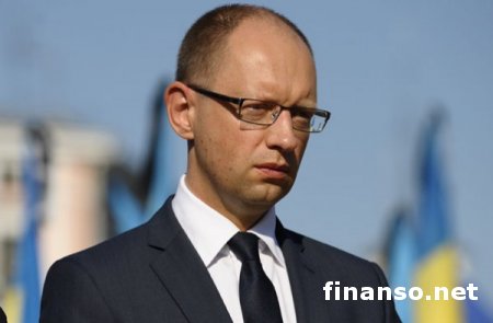 Украина избежит дефолта благодаря кредиту от МВФ - Яценюк