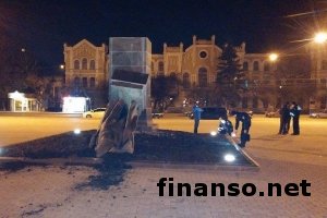 В Харькове за ночь снесли три памятника времен СССР