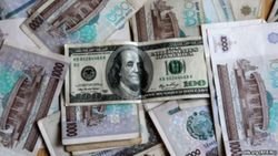 Доллар растет в Узбекистане, падает в Кыргызстане