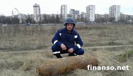 В Киеве возле жилдомов нашли и обезвредили 500-килограмовую авиационную бомбу