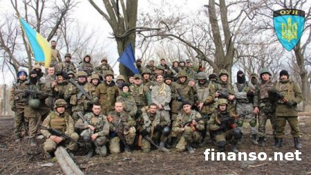 В Песках бойцы 93-й бригады окружили штаб батальона ОУН и требуют сдать оружие