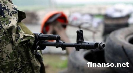 Пьяный боевик в центре Донецке утроил ДТП и прострелил водителю ногу