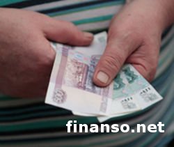 Реальная зарплата россиян за год упала на 13% 