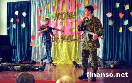 В школе Донецка детям показали спектакль расстрела украинских военных