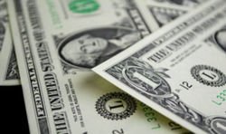 Рубль закрыл торговую неделю падением к евро и доллару 