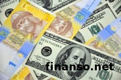 Доллар сильно упал к гривне у менял и на межбанке