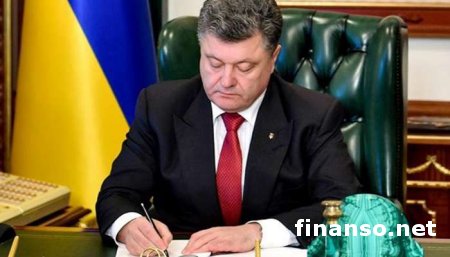 Петр Порошенко наградил 280 воинов АТО посмертно