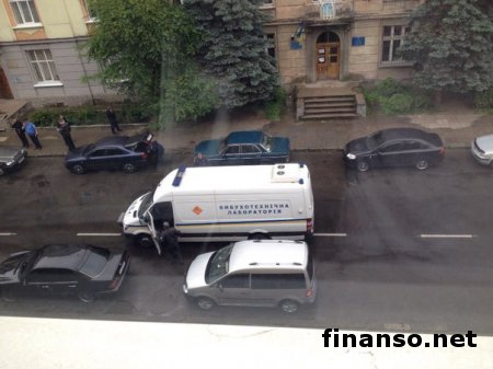 Возле райотдела милиции во Львове взорвался автомобиль – последствия