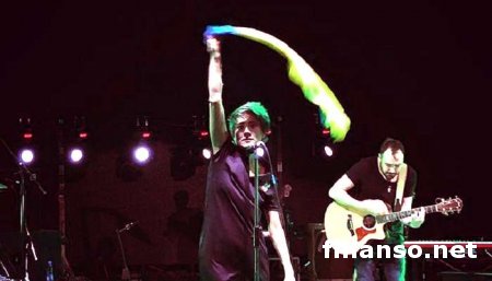 В Грузии во время концерта Земфира развернула флаг Украины