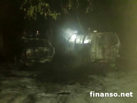 Ночь в Ужгороде прошла под звуки взрывов, горели автомобили