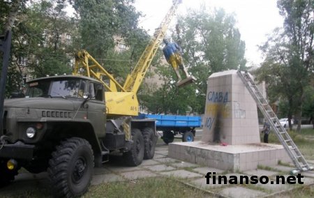 На Луганщине впервые был демонтирован памятник Ленину