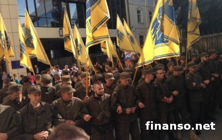 Бойцы «Азова» в Киеве заблокировали здание ГФС