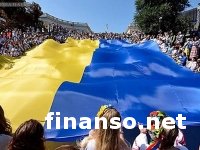 В Одессе на Потемкинской лестнице развернули 24-метровый флаг Украины