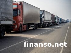 Все фуры, стоявшие на границе с Крымом, вернулись на материковую Украину