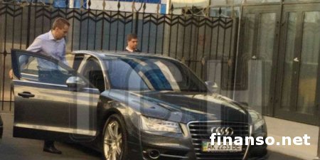 Александр Янукович экстренно прилетел в Крым делить наследство