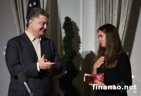 Порошенко посмертно наградил добровольца АТО из США Марка Паславського