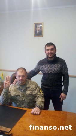 Новый мэр Конотопа сменил в своем кабинете фото Порошенко на портрет Бандеры