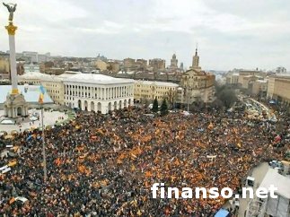Украинцы выдвинули требования к Яценюку и Порошенко и пригрозили революцией