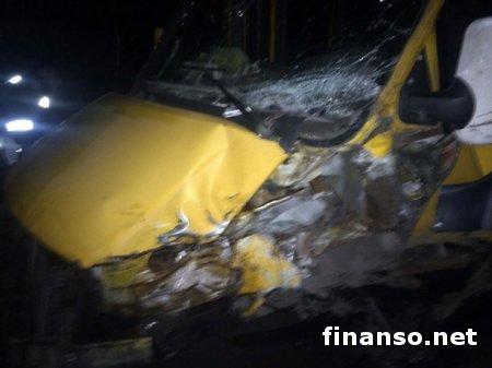 Ужасное ДТП на Киевщине с участием легковушки и маршрутки, есть пострадавшие