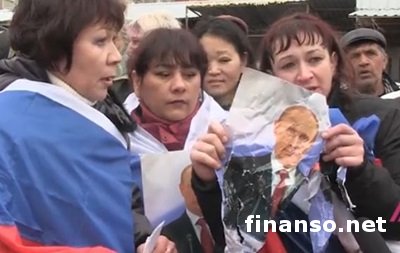 Крах бизнеса в Крыму: жители на коленях умоляют Путина оставить им работу