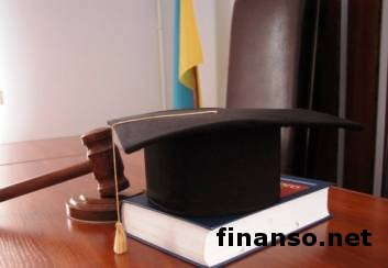 Суд Киева обязал Авакова опровергнуть слова о вине Тягнибока под Радой