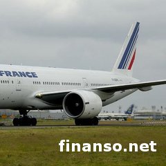 В аэропорту Франции с самолета, следовавшего в США, сняли 22 украинца