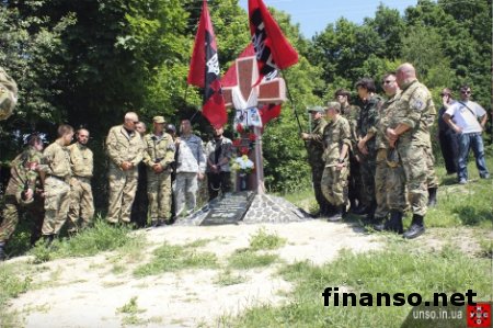 Под Ровно уничтожили стелу памяти Сашку Белому