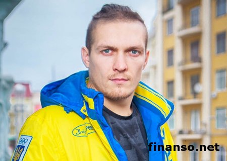 Усик смело пропагандирует в Симферополе национальную символику Украины