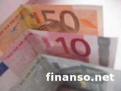 Доллар растет к евро после выхода данных по PMI еврозоны 