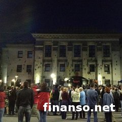 Обнародовано видео нападения на посольство РФ в Киеве