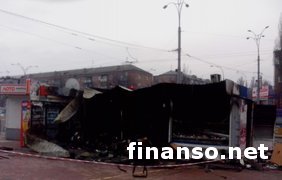 В Киеве у станции метро Дорогожичи произошел пожар, сгорели МАФы В Киеве у станции метро Дорогожичи произошел пожар, сгорели МАФы