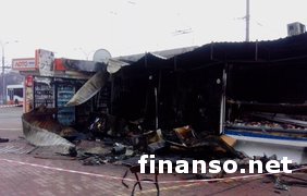 В Киеве у станции метро Дорогожичи произошел пожар, сгорели МАФы В Киеве у станции метро Дорогожичи произошел пожар, сгорели МАФы