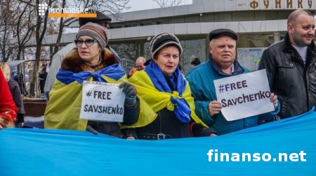 Обнародовано видео нападения на посольство РФ в Киеве